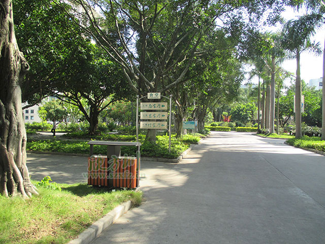 欣方圳鋼木垃圾桶 讓昆明小區(qū)更為和諧自然