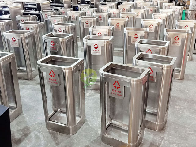 濟(jì)南地鐵3號(hào)線通車(chē)不銹鋼防爆垃圾桶為市民提供便利