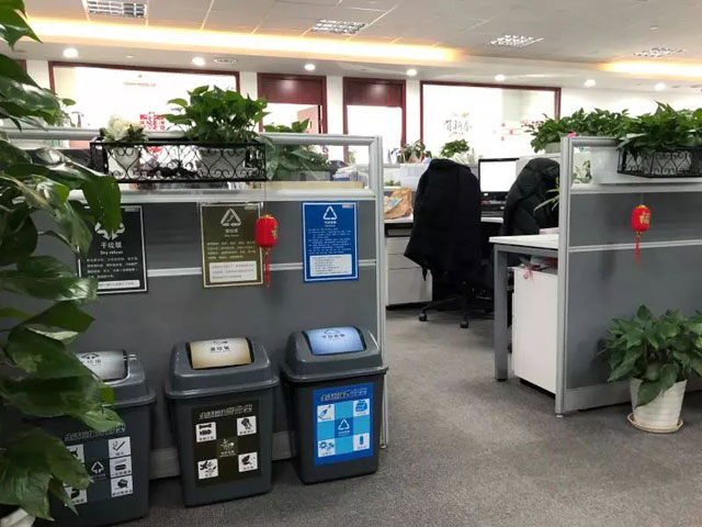 分類垃圾桶廠家?guī)懔私馍虾T圏c城市現(xiàn)狀